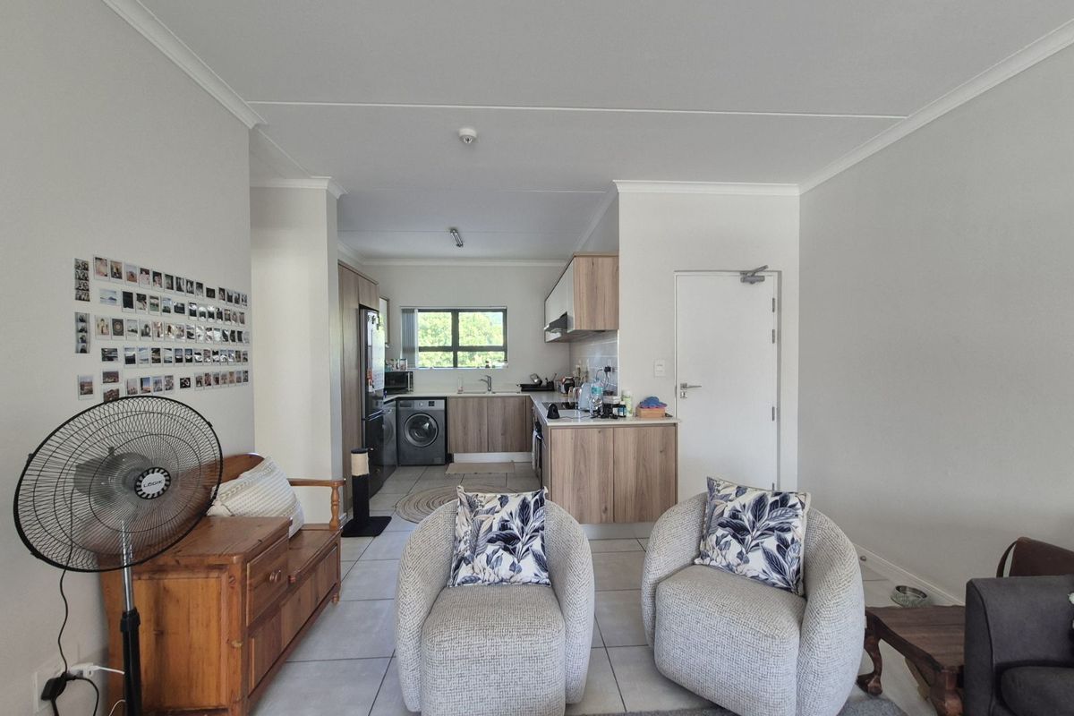 Apartment To Rent in Paardevlei - Photo 2