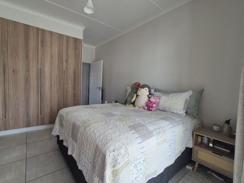 Apartment To Rent in Paardevlei - Photo 10