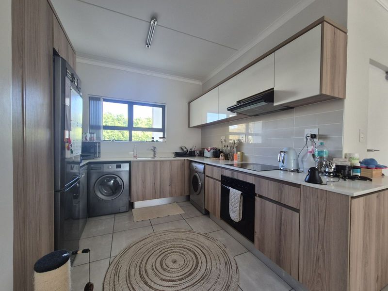 Apartment To Rent in Paardevlei - Photo 8