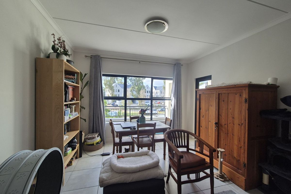 Apartment To Rent in Paardevlei - Photo 5