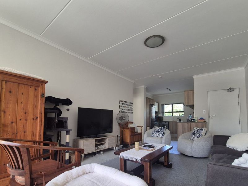 Apartment To Rent in Paardevlei - Photo 3