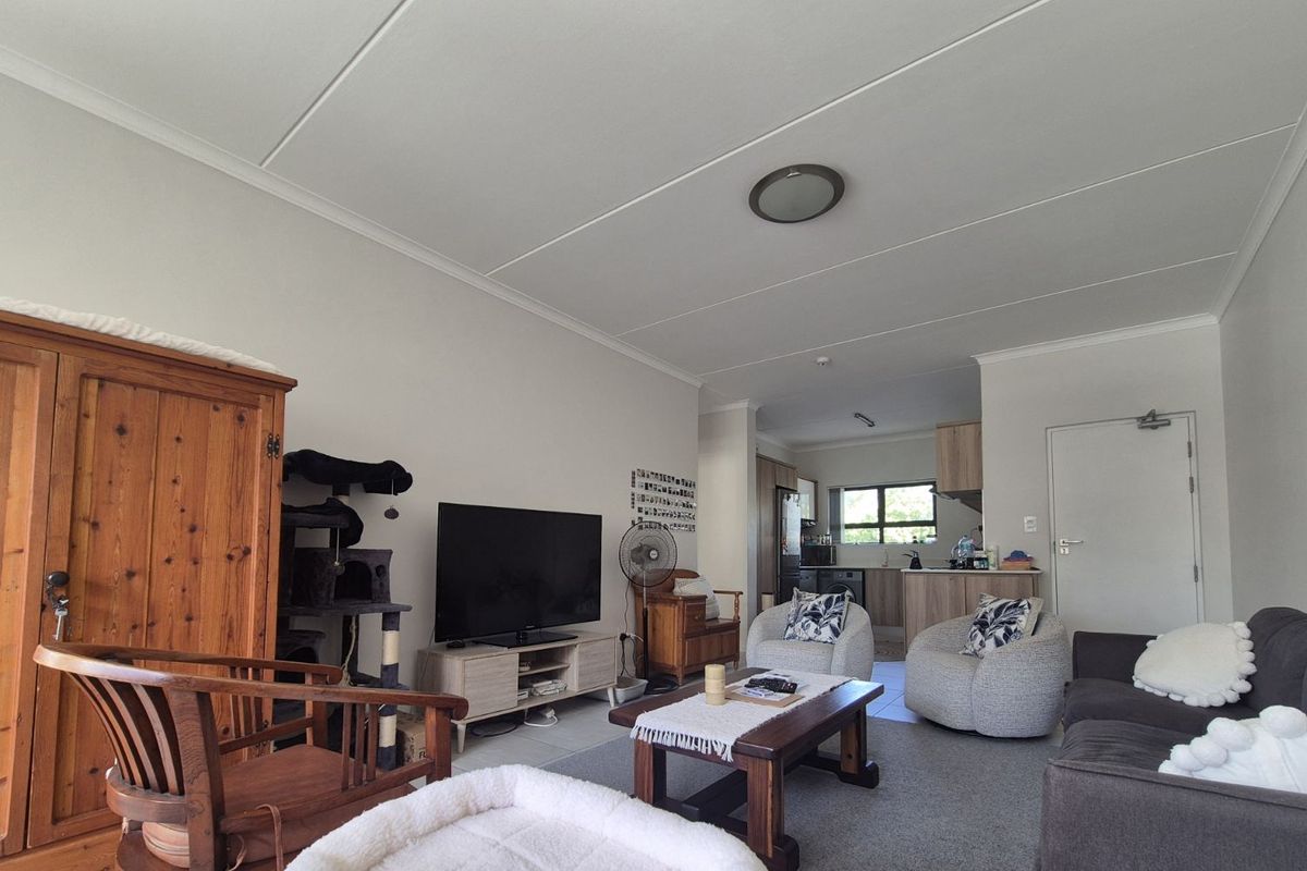 Apartment To Rent in Paardevlei - Photo 3