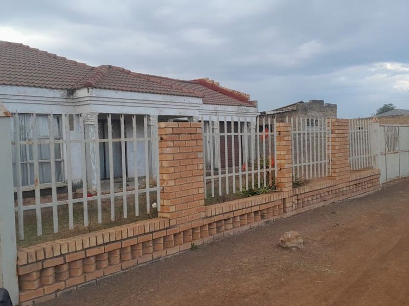 House For Sale in Hammanskraal Central - Photo 2