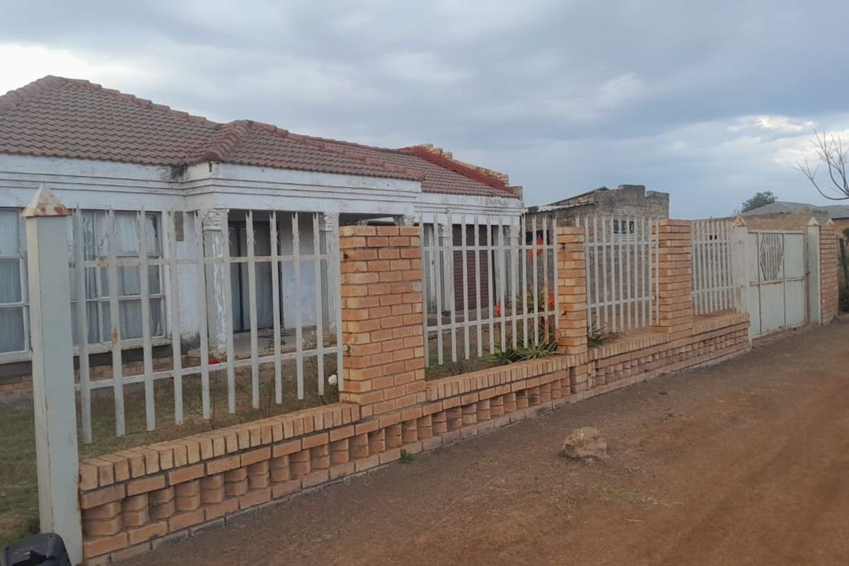 House For Sale in Hammanskraal Central - Photo 2