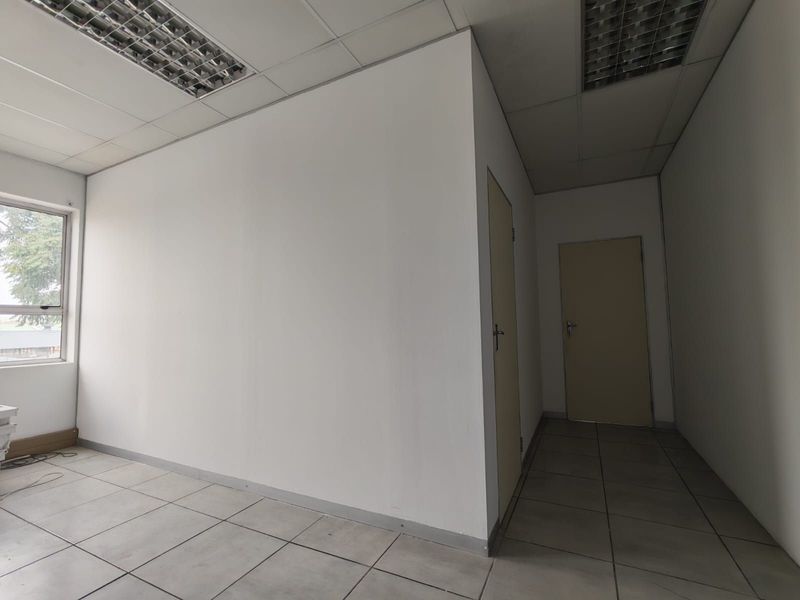 Office To Rent in Anderbolt - Photo 3