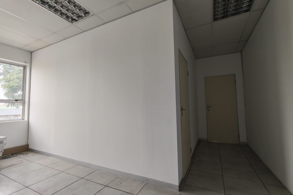 Office To Rent in Anderbolt - Photo 2