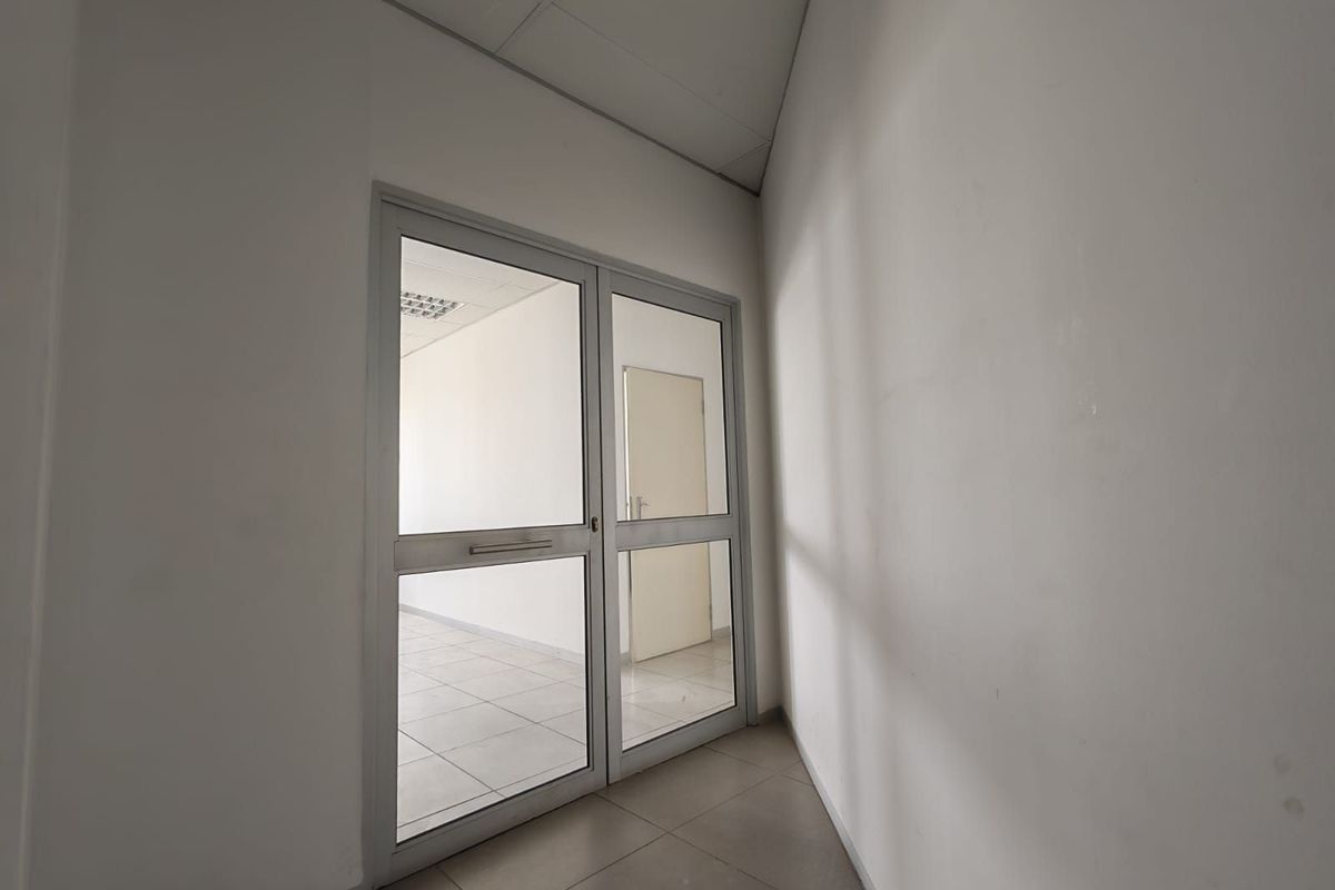 Office To Rent in Anderbolt - Photo 3
