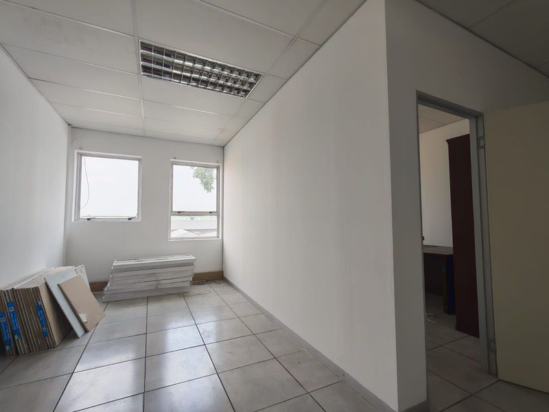 Office To Rent in Anderbolt - Photo 4