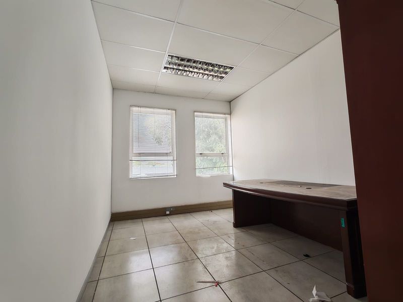 Office To Rent in Anderbolt - Photo 5