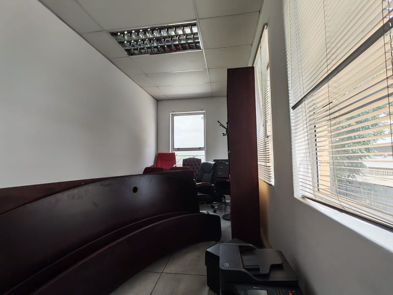 Office To Rent in Anderbolt - Photo 8