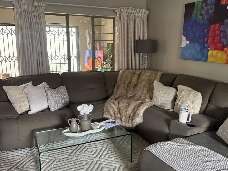 House For Sale in Witbank Ext 10 - Photo 3