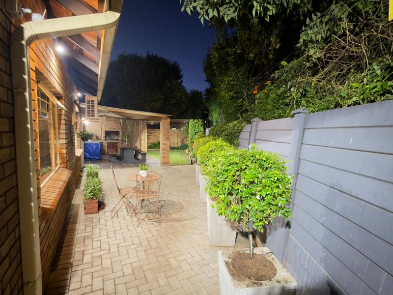 House For Sale in Rhodesdene - Photo 2