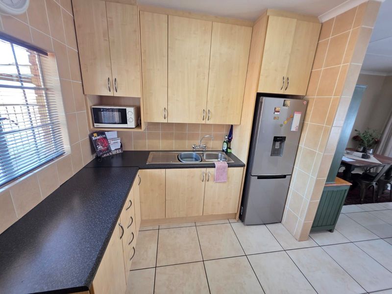 House For Sale in Rhodesdene - Photo 10