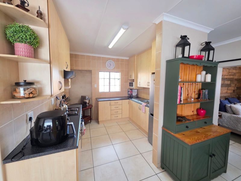 House For Sale in Rhodesdene - Photo 8