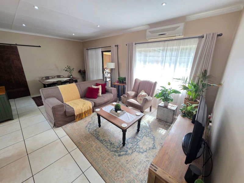 House For Sale in Rhodesdene - Photo 7