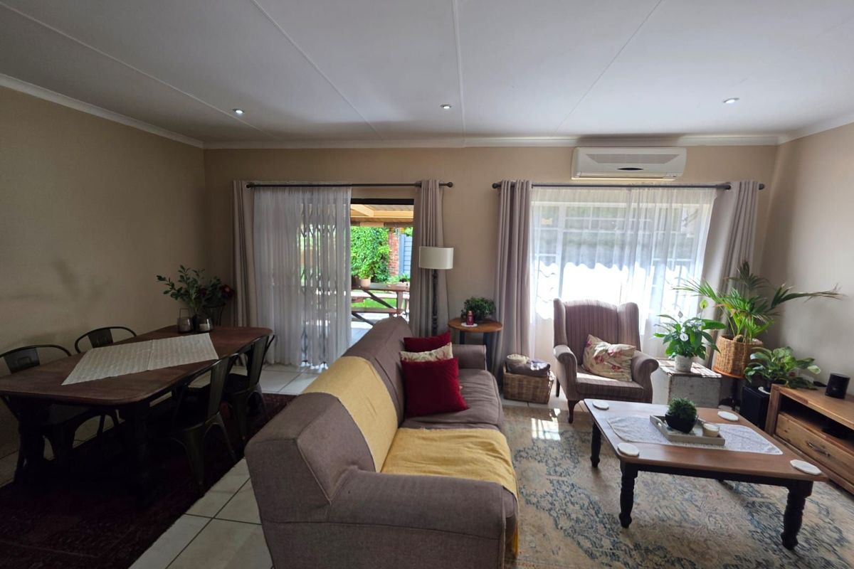 House For Sale in Rhodesdene - Photo 4