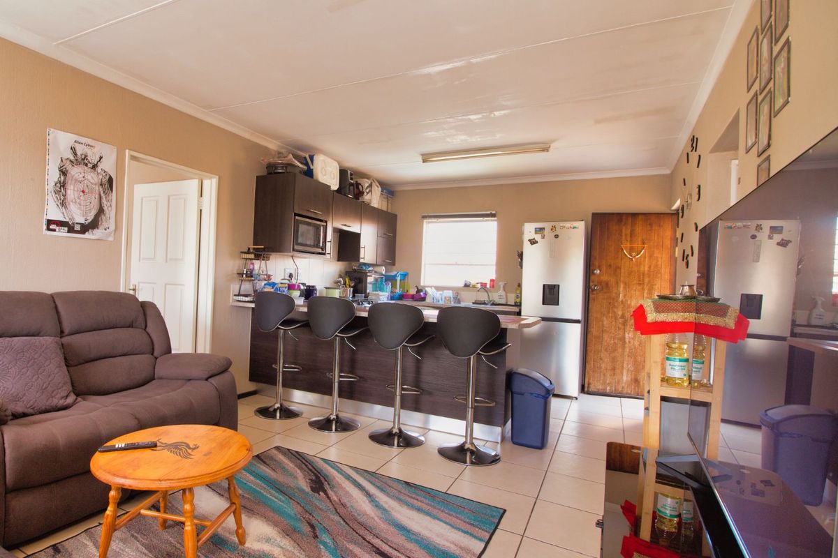 House For Sale in Honeypark - Photo 4