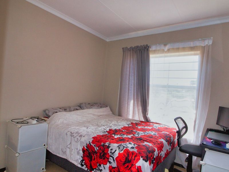 House For Sale in Honeypark - Photo 10