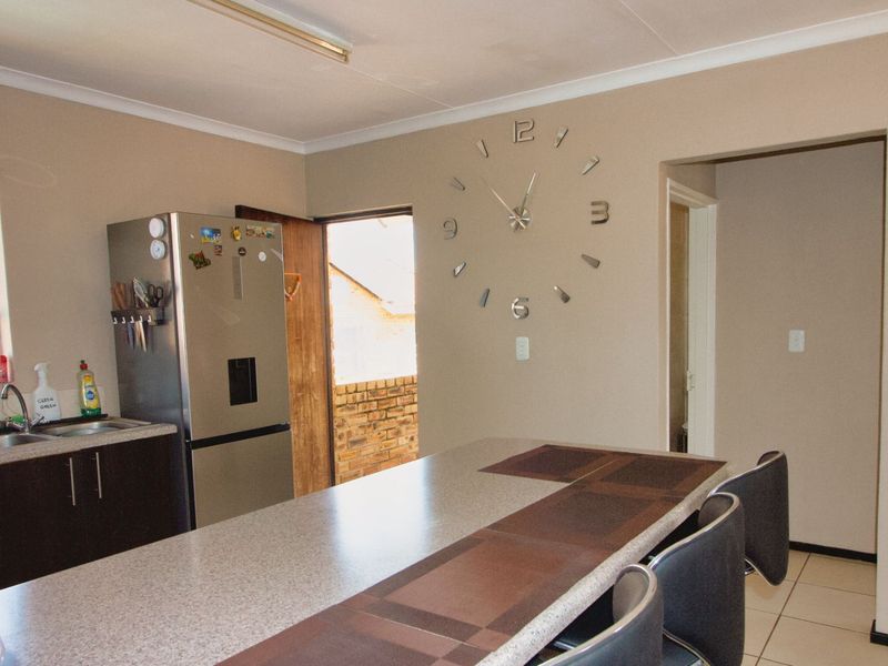 House For Sale in Honeypark - Photo 7