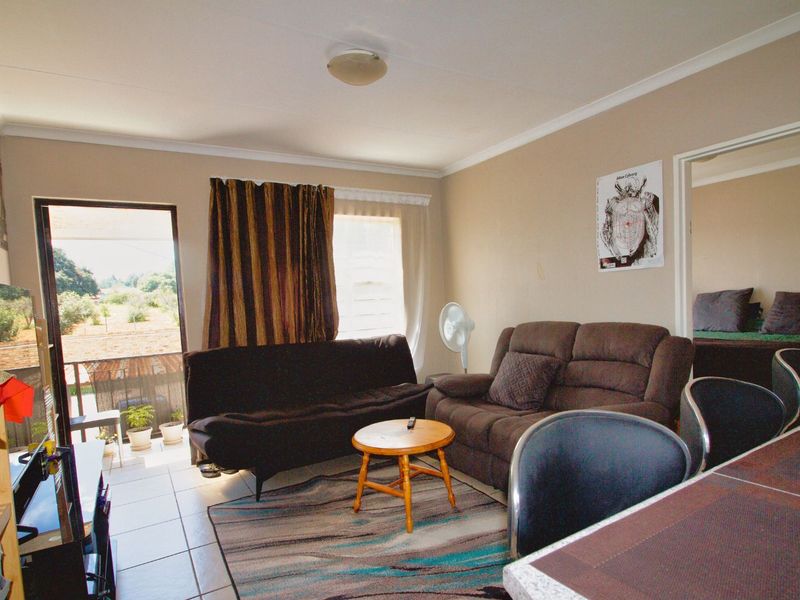 House For Sale in Honeypark - Photo 2