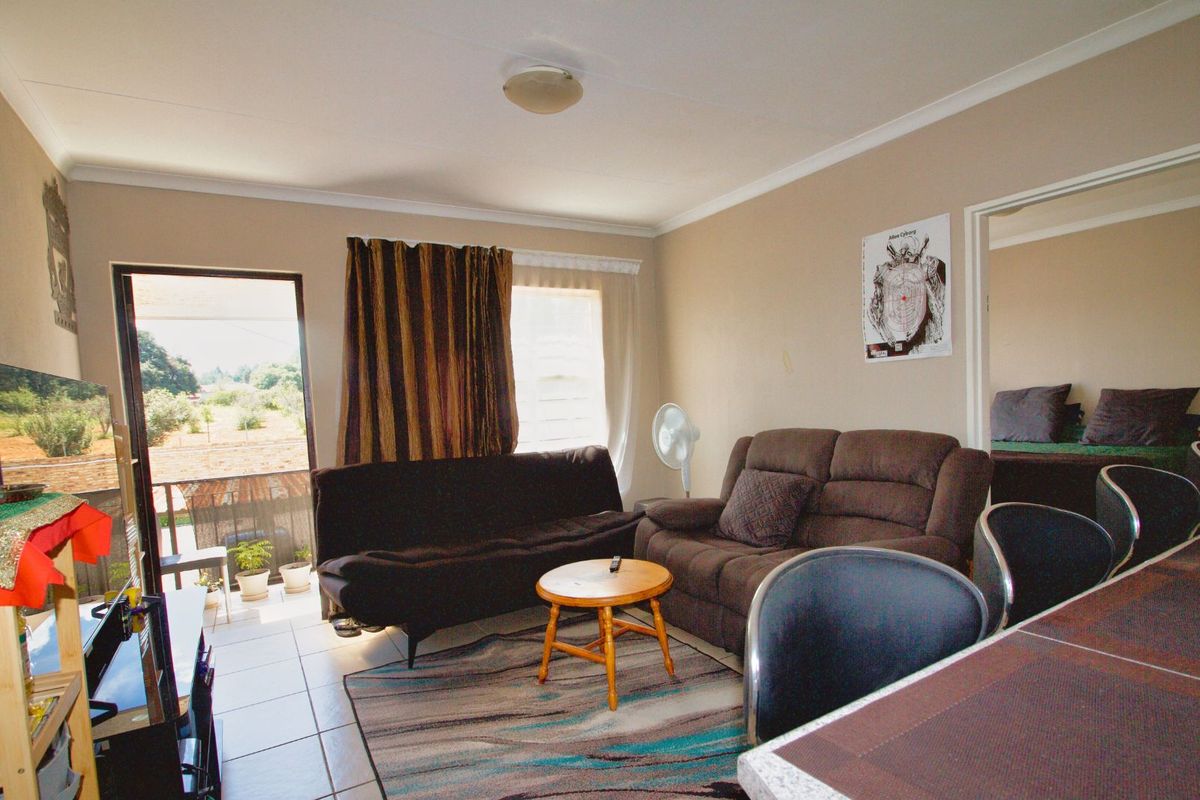 House For Sale in Honeypark - Photo 2