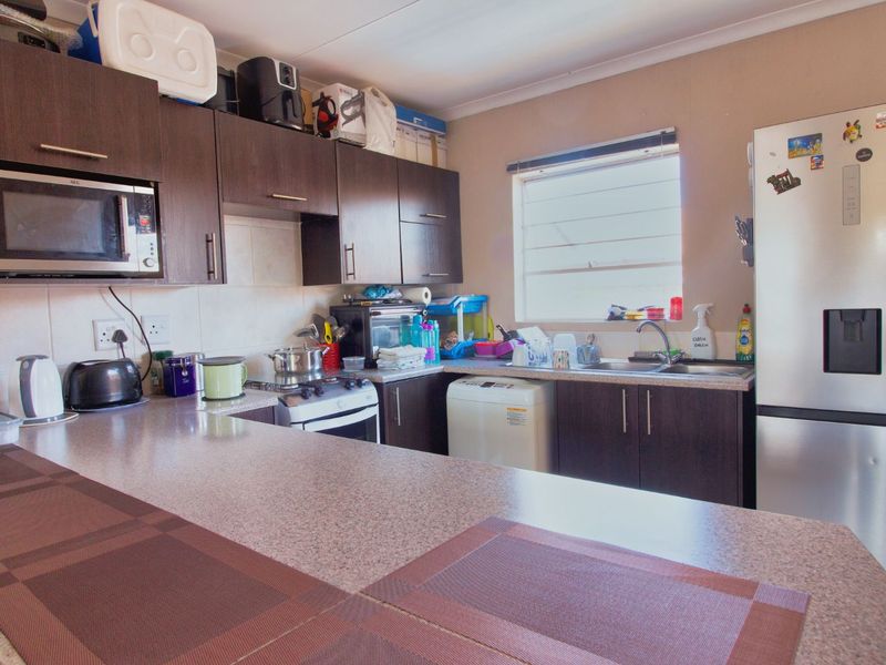 House For Sale in Honeypark - Photo 5