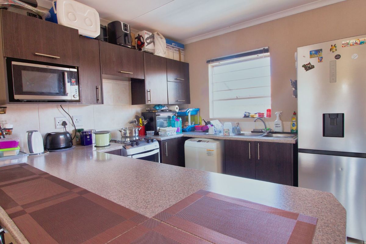 House For Sale in Honeypark - Photo 5