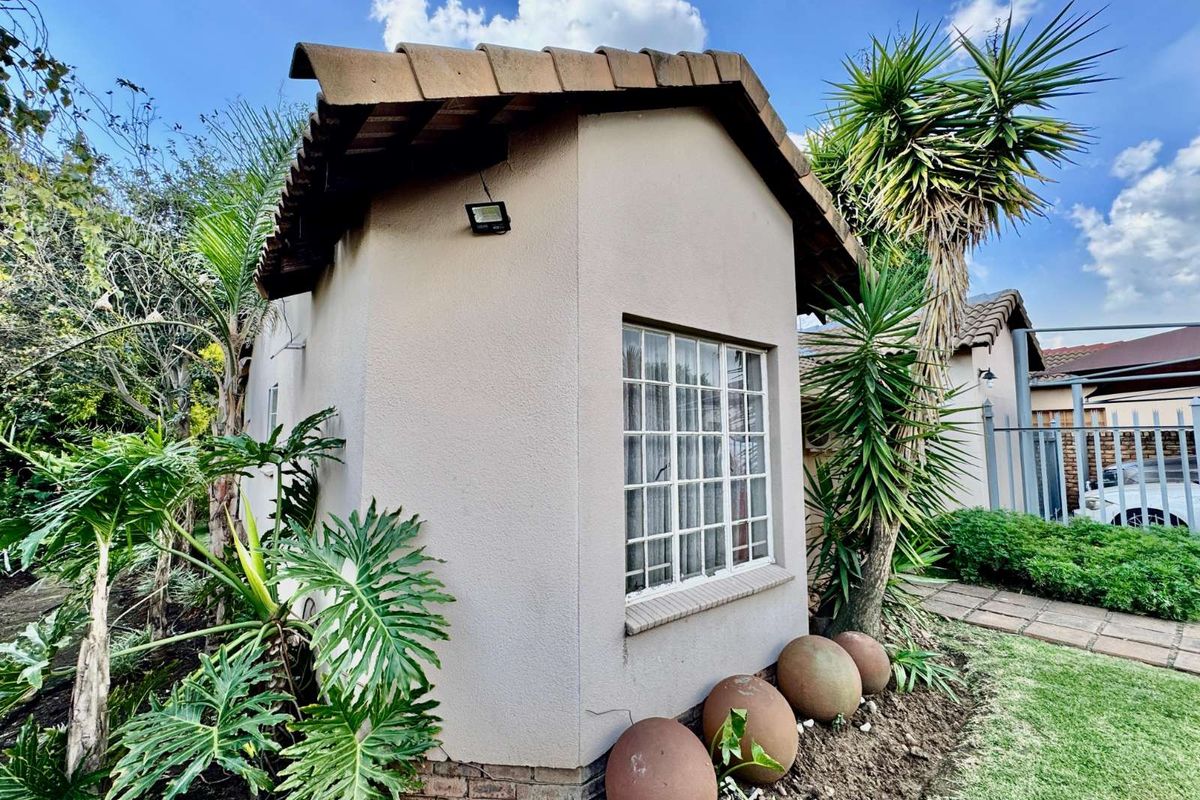 House For Sale in Secunda Central - Photo 2