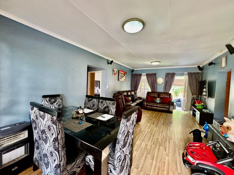 House For Sale in Secunda Central - Photo 3