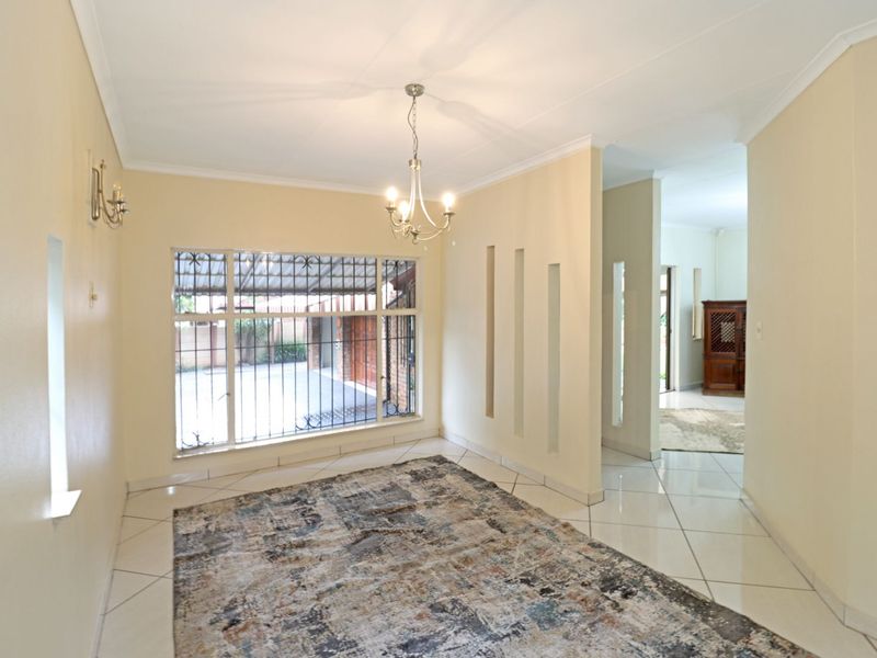 House For Sale in Wierda Park - Photo 10