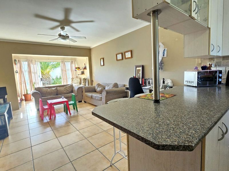 Apartment For Sale in Cayman Beach - Photo 2