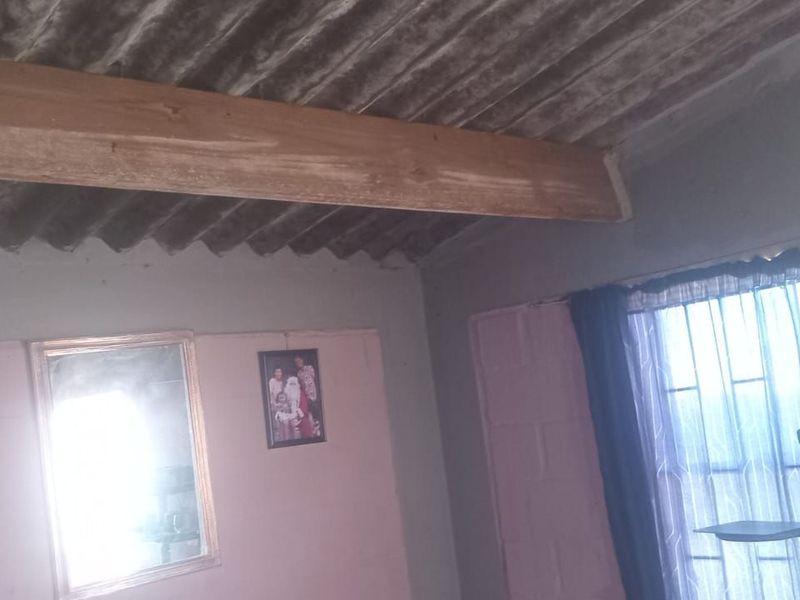 House For Sale in Kwanonqaba - Photo 4