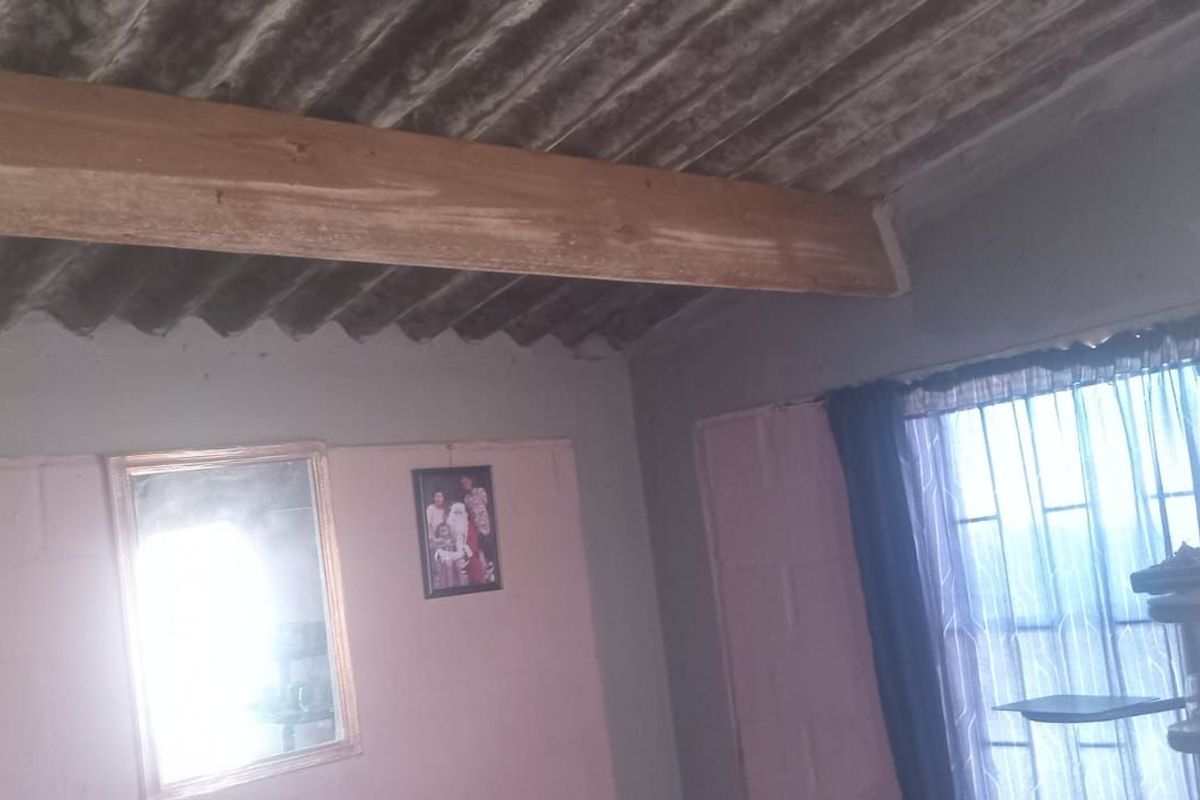 House For Sale in Kwanonqaba - Photo 4