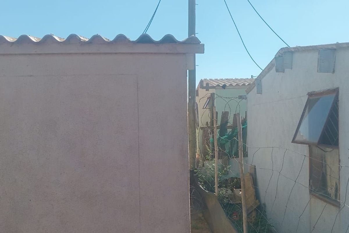 House For Sale in Kwanonqaba - Photo 2