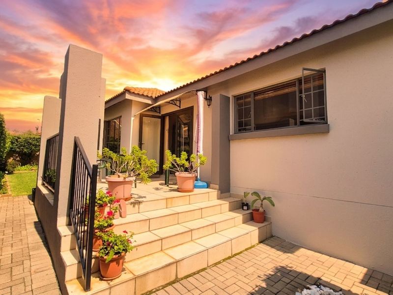 House For Sale in Amberfield Glen - Photo 2