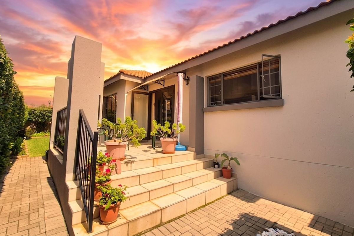 House For Sale in Amberfield Glen - Photo 2