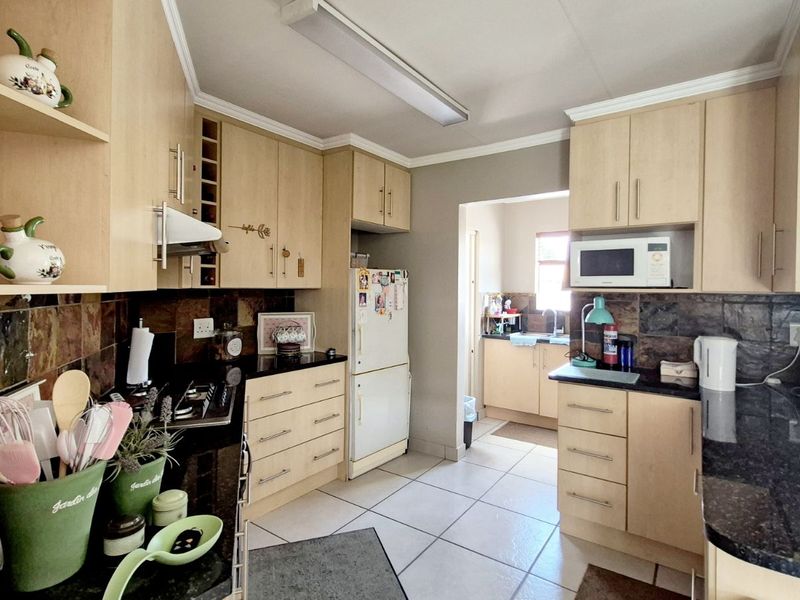 House For Sale in Amberfield Glen - Photo 9