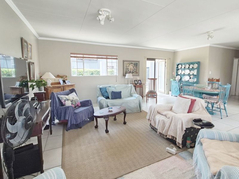 House For Sale in Amberfield Glen - Photo 8