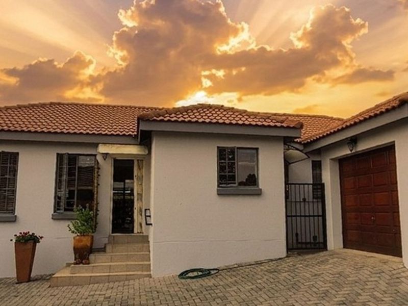 House For Sale in Amberfield Glen - Photo 3