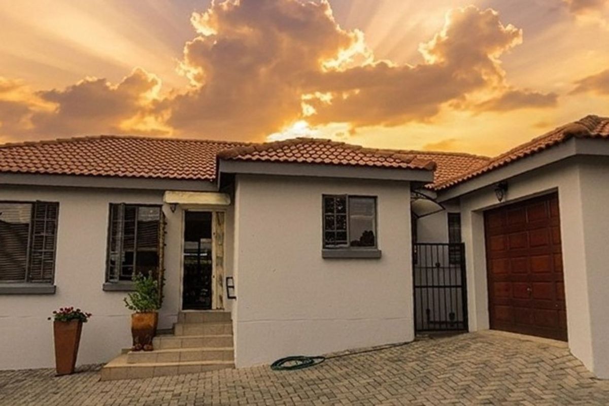 House For Sale in Amberfield Glen - Photo 3