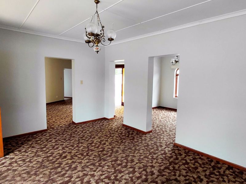 House For Sale in West Bank - Photo 5