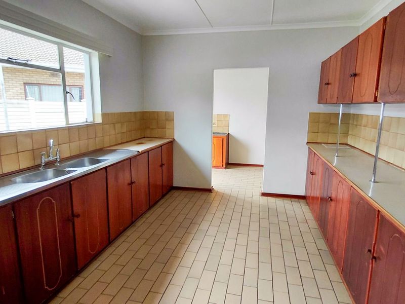 House For Sale in West Bank - Photo 8