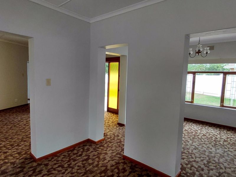 House For Sale in West Bank - Photo 6