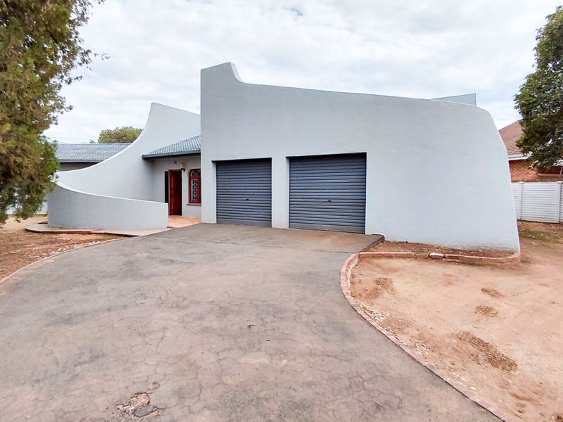 House For Sale in West Bank - Photo 3