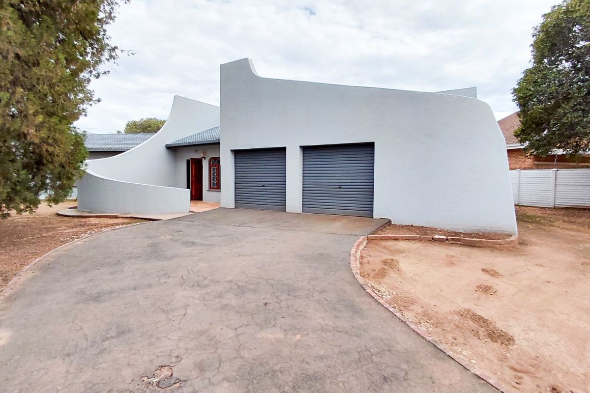 House For Sale in West Bank - Photo 3