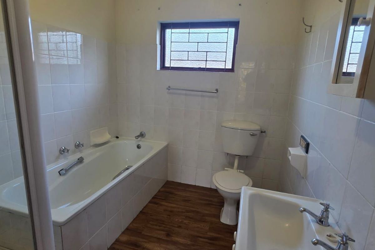 House For Sale in The Island - Photo 5