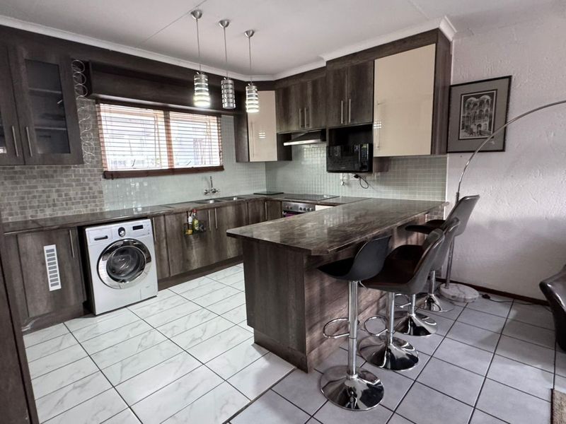 Apartment To Rent in Bryanston - Photo 4