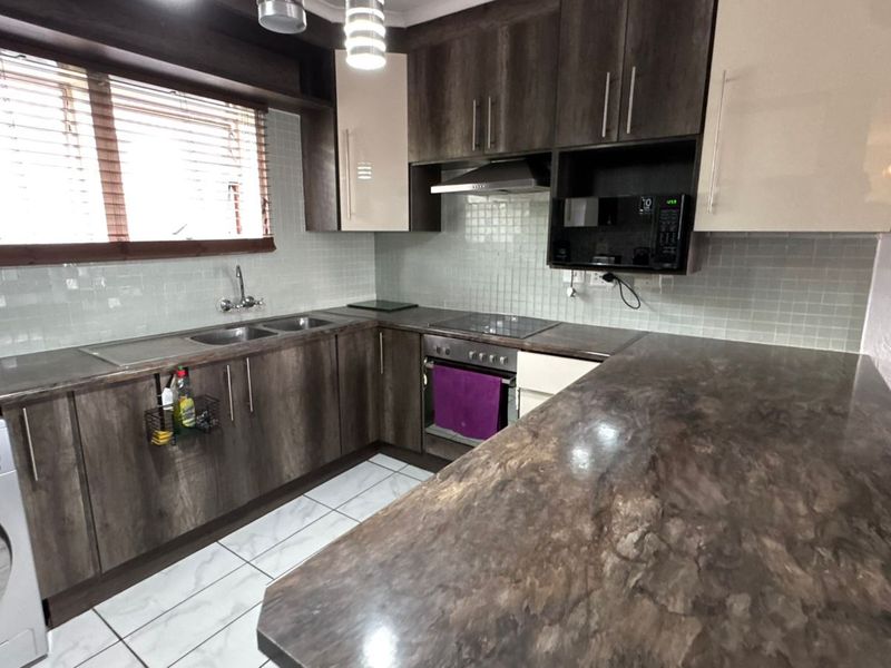 Apartment To Rent in Bryanston - Photo 2