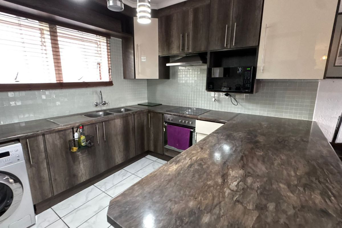 Apartment To Rent in Bryanston - Photo 2