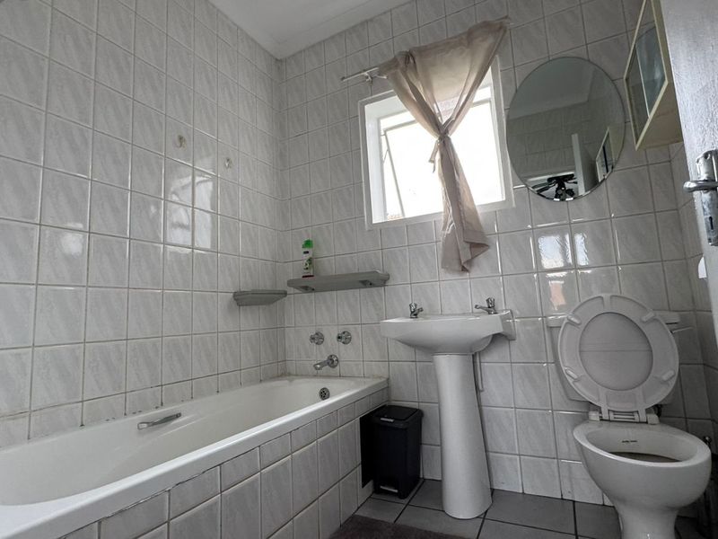 Apartment To Rent in Bryanston - Photo 5